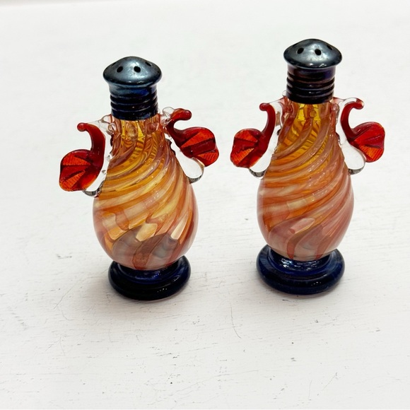 Gorgeous Vintage Hand Blown Art Glass Cranberry Swirl  Salt & Pepper Shakers - Picture 4 of 12